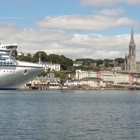 Commodore Hotel Cobh Eksteriør billede