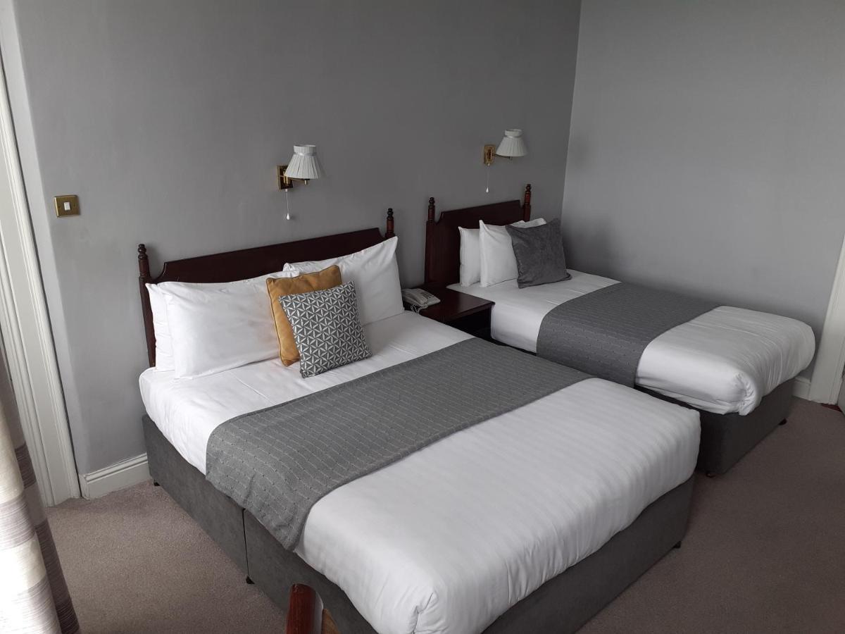 Commodore Hotel Cobh Eksteriør billede