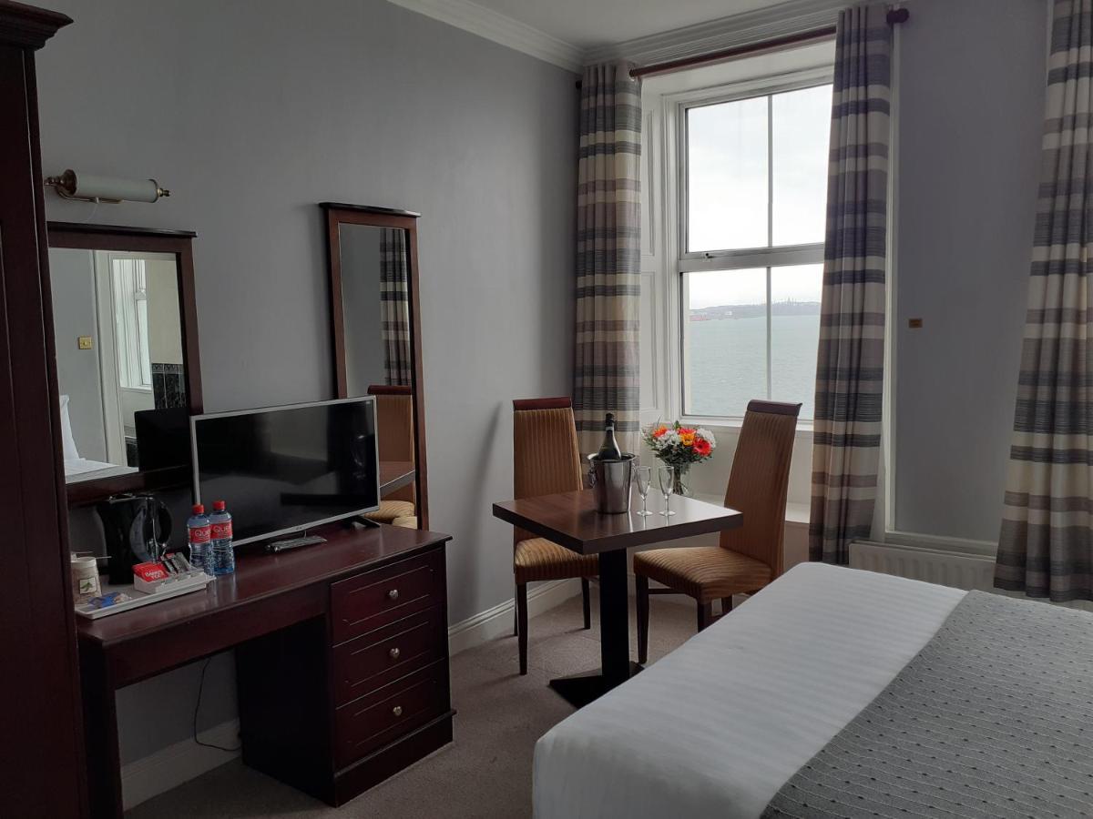 Commodore Hotel Cobh Eksteriør billede