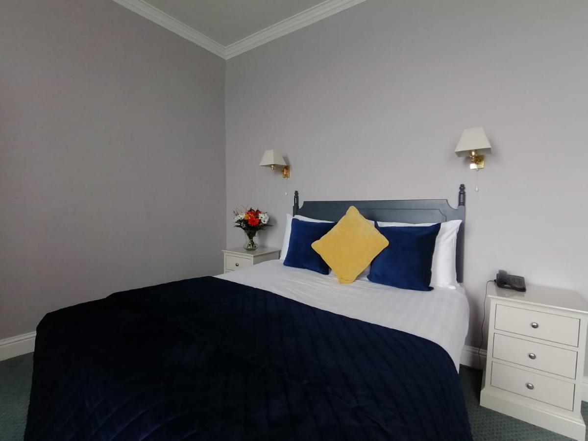 Commodore Hotel Cobh Eksteriør billede
