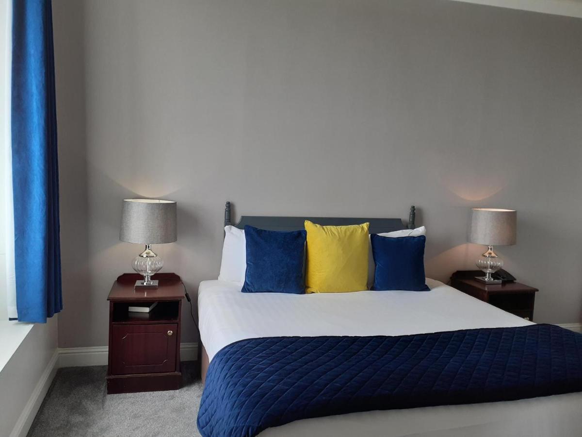 Commodore Hotel Cobh Eksteriør billede