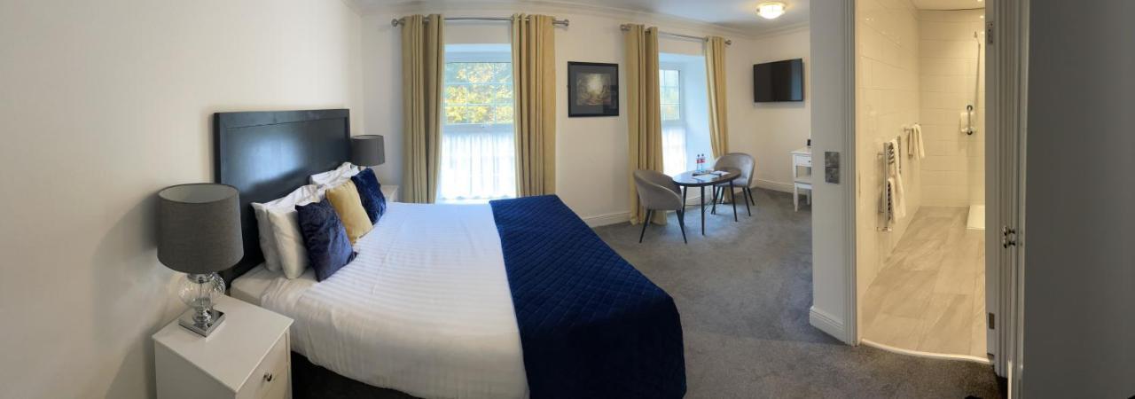 Commodore Hotel Cobh Eksteriør billede