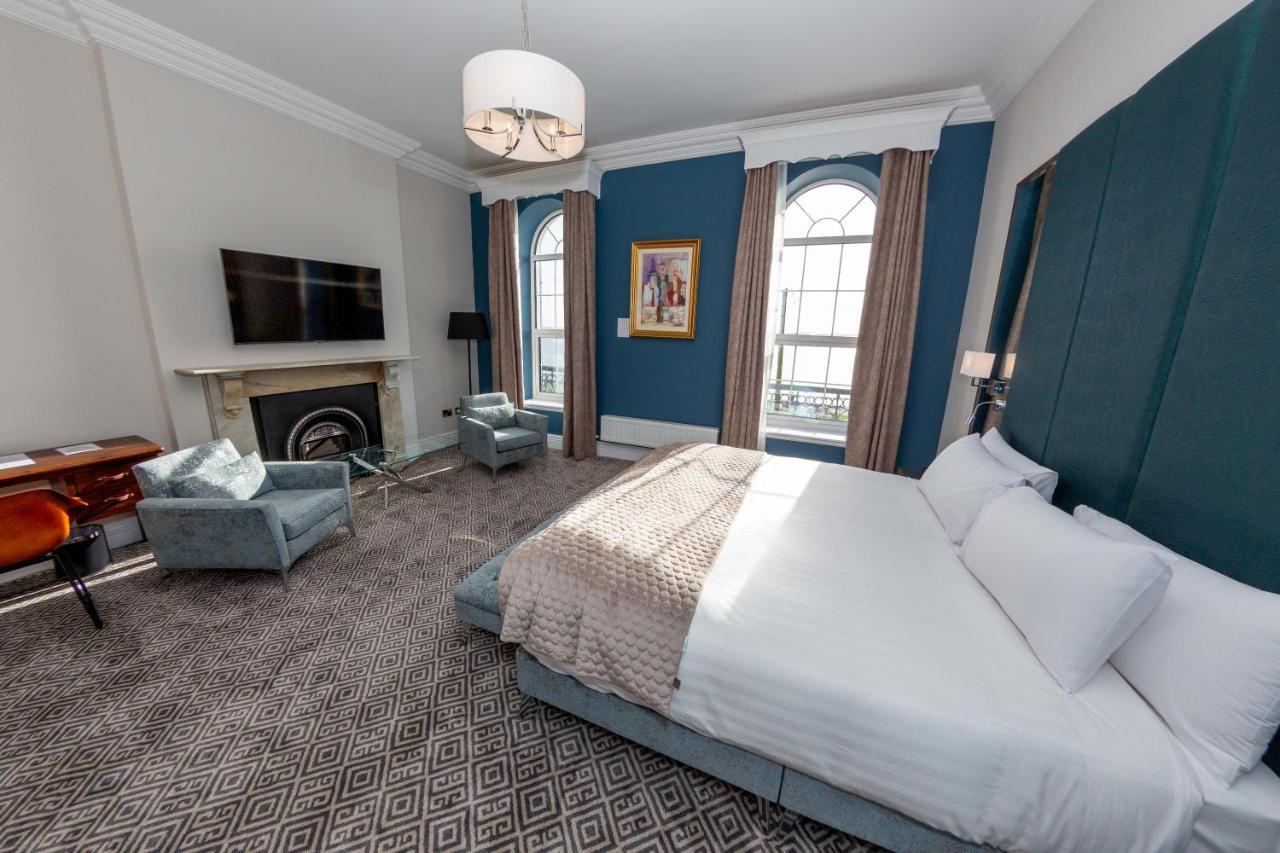 Commodore Hotel Cobh Eksteriør billede
