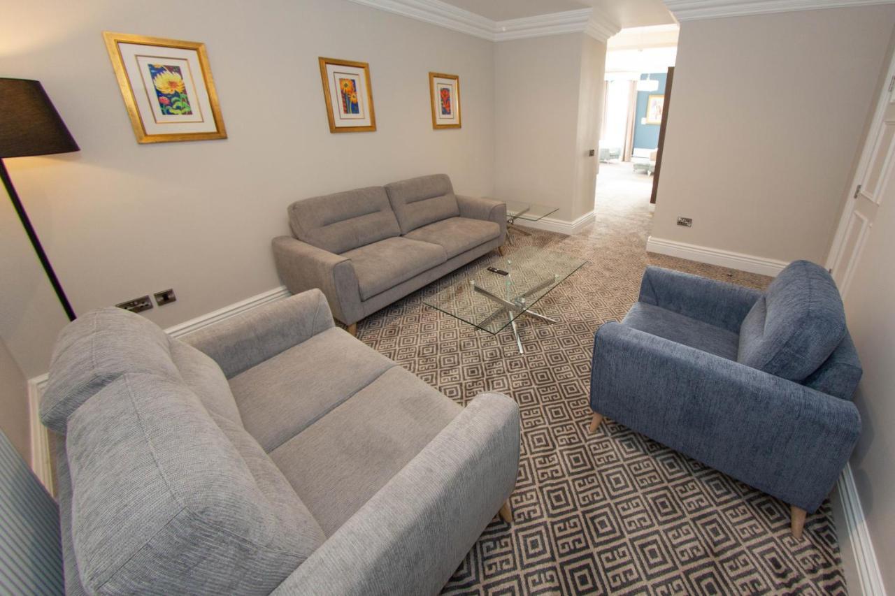 Commodore Hotel Cobh Eksteriør billede