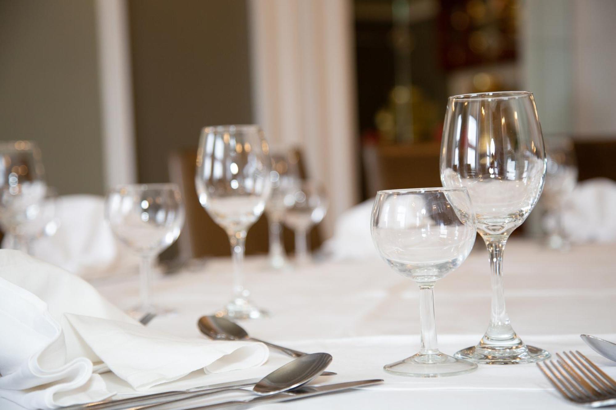 Commodore Hotel Cobh Eksteriør billede