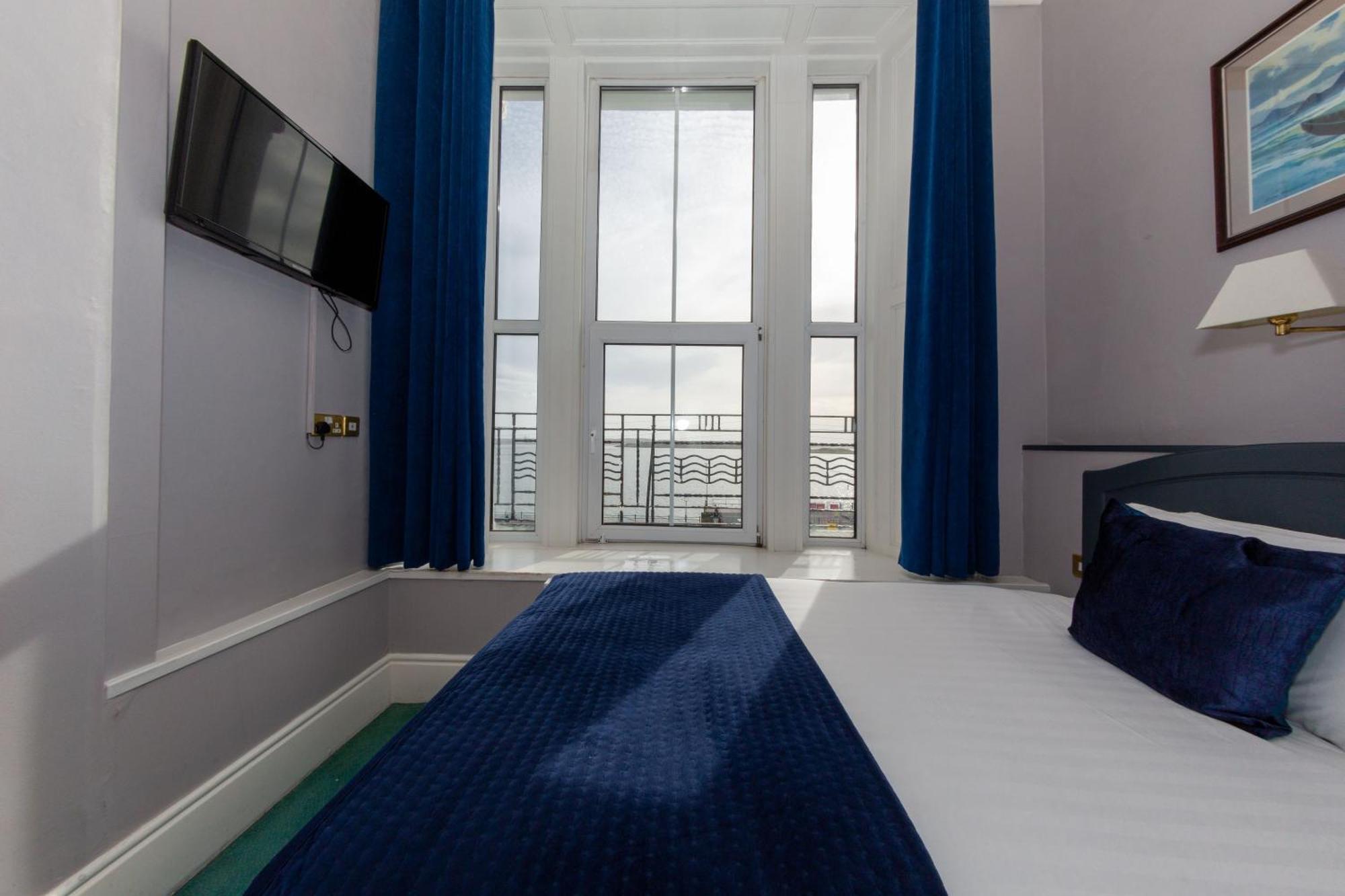 Commodore Hotel Cobh Eksteriør billede