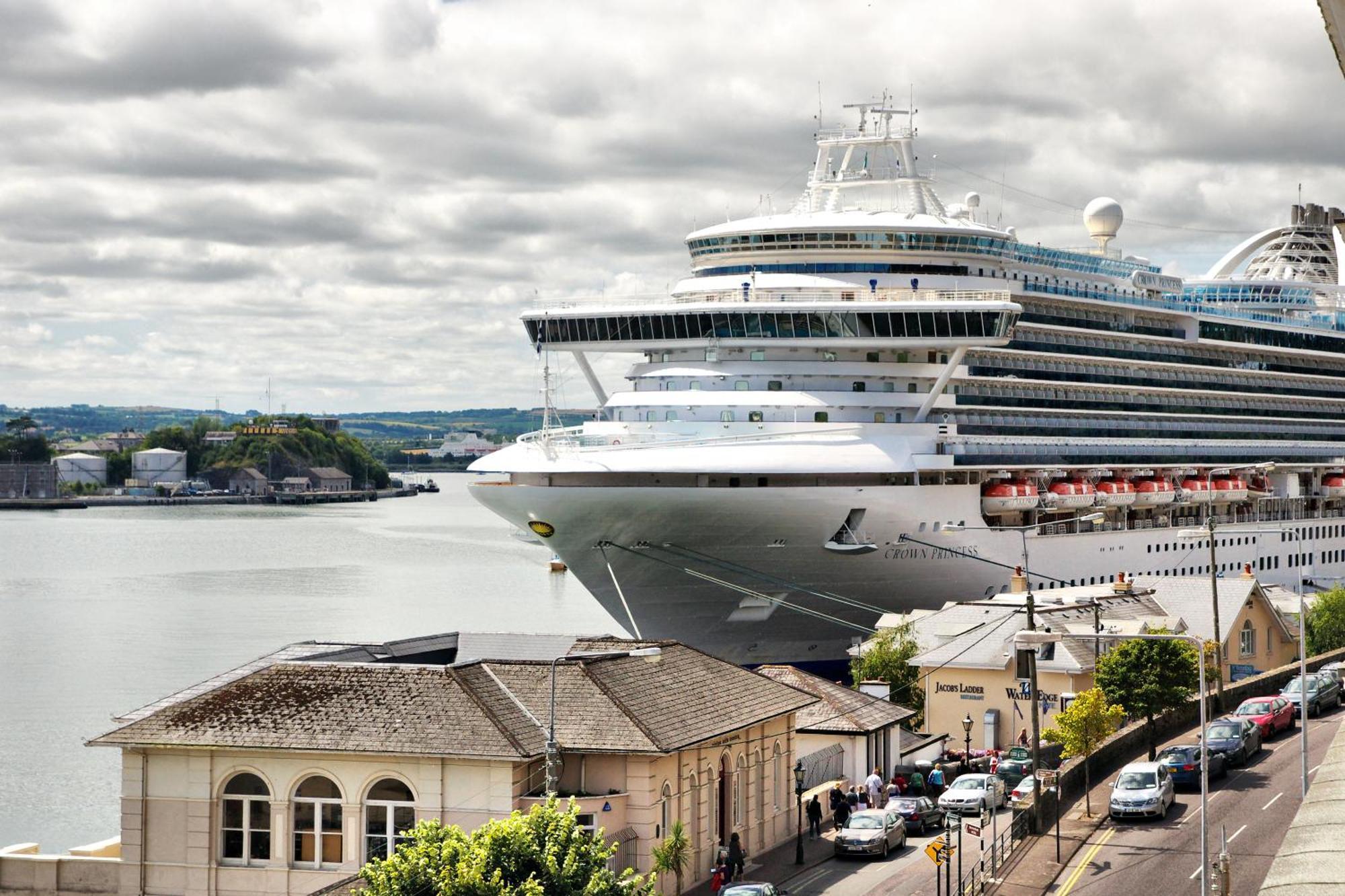 Commodore Hotel Cobh Eksteriør billede