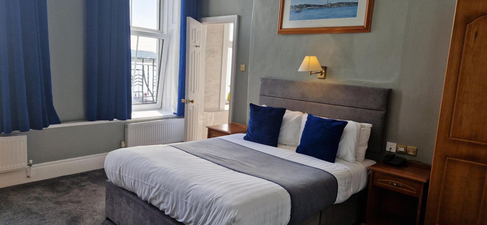 Commodore Hotel Cobh Eksteriør billede