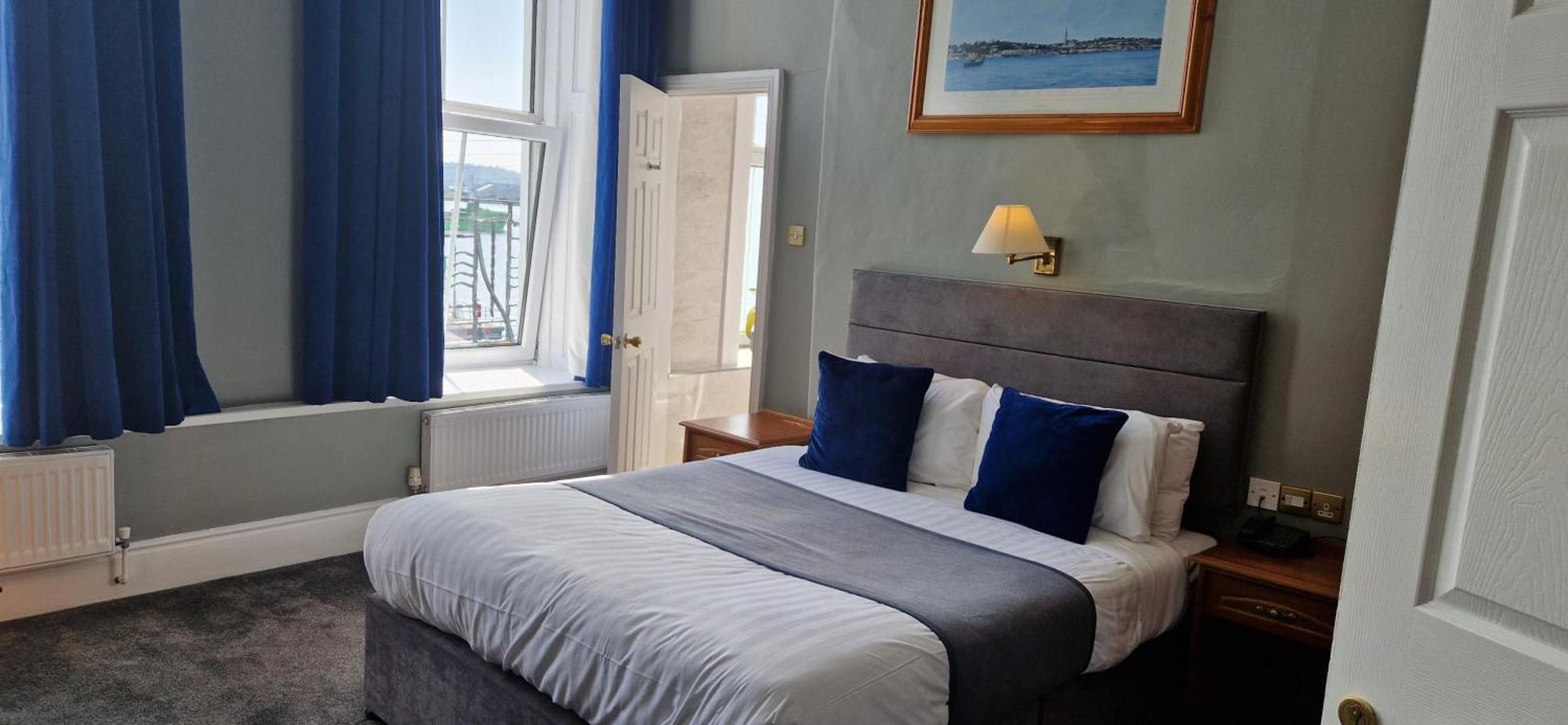 Commodore Hotel Cobh Eksteriør billede