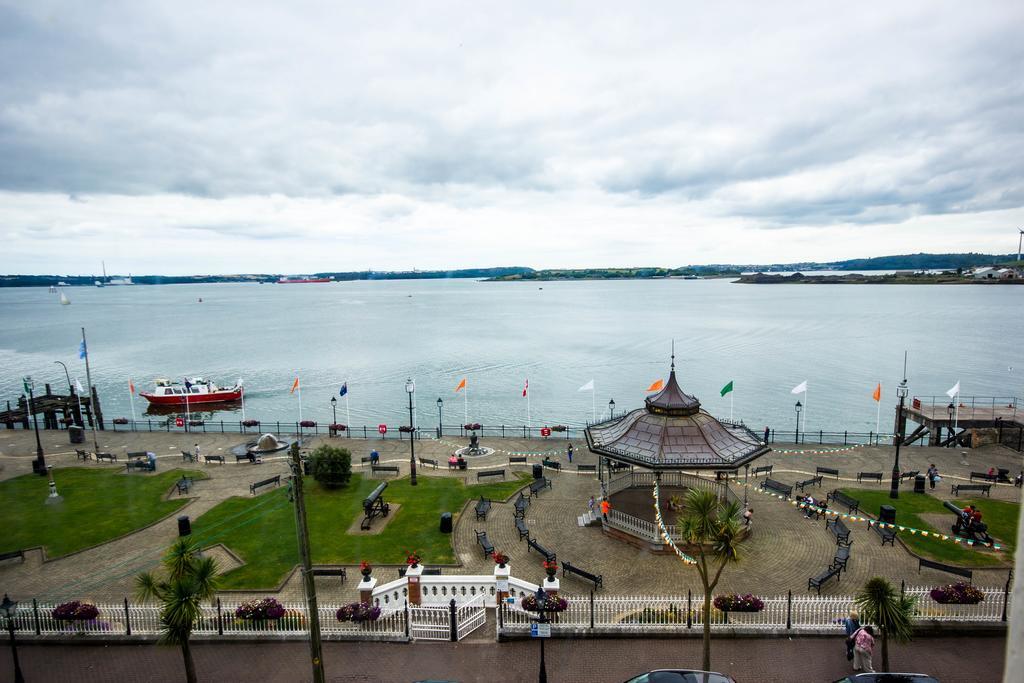 Commodore Hotel Cobh Eksteriør billede