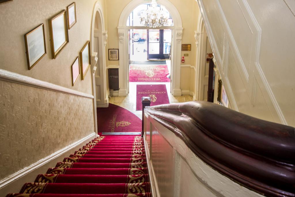 Commodore Hotel Cobh Eksteriør billede
