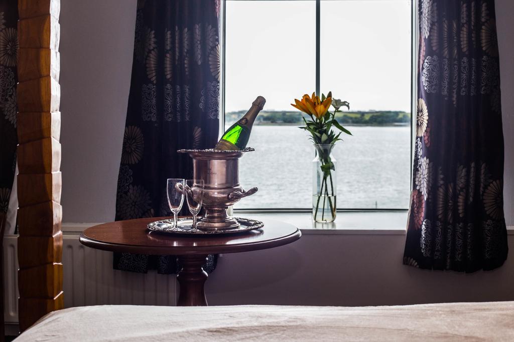 Commodore Hotel Cobh Eksteriør billede