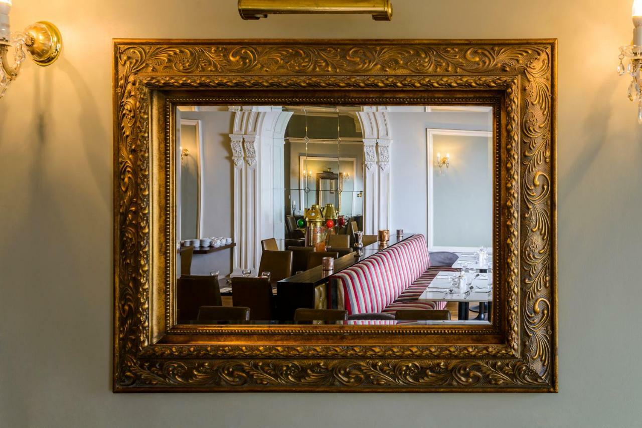 Commodore Hotel Cobh Eksteriør billede