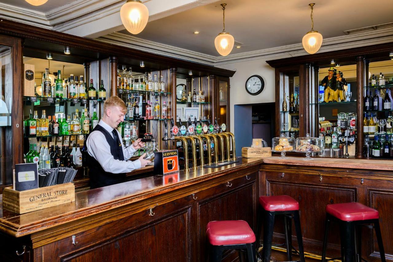 Commodore Hotel Cobh Eksteriør billede