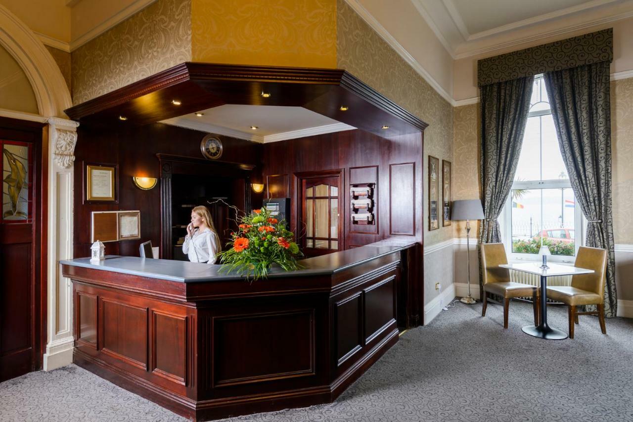 Commodore Hotel Cobh Eksteriør billede